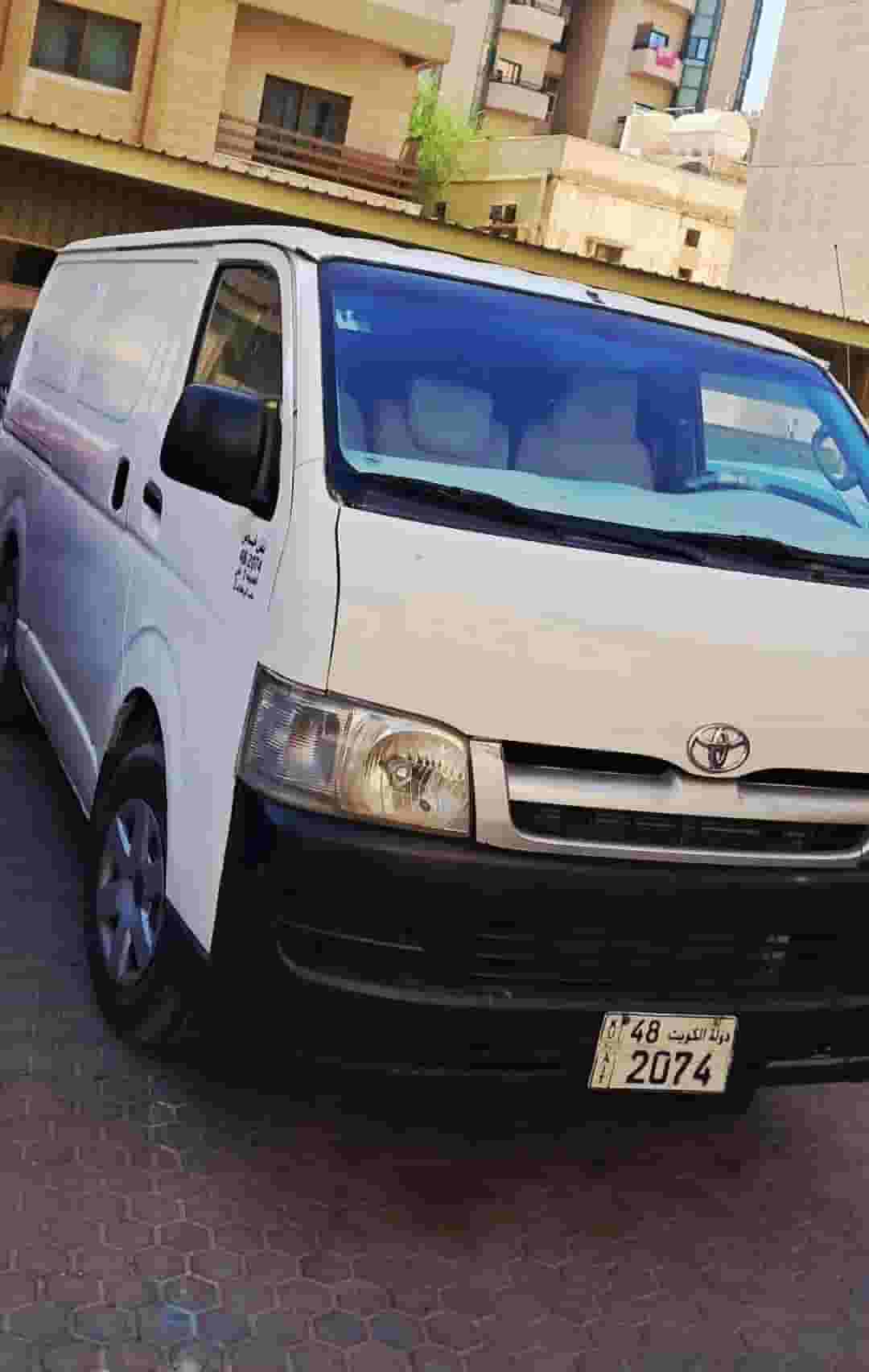 Toyota Hiace 2010 locked bus Toyota Hiace 2010 locked bus