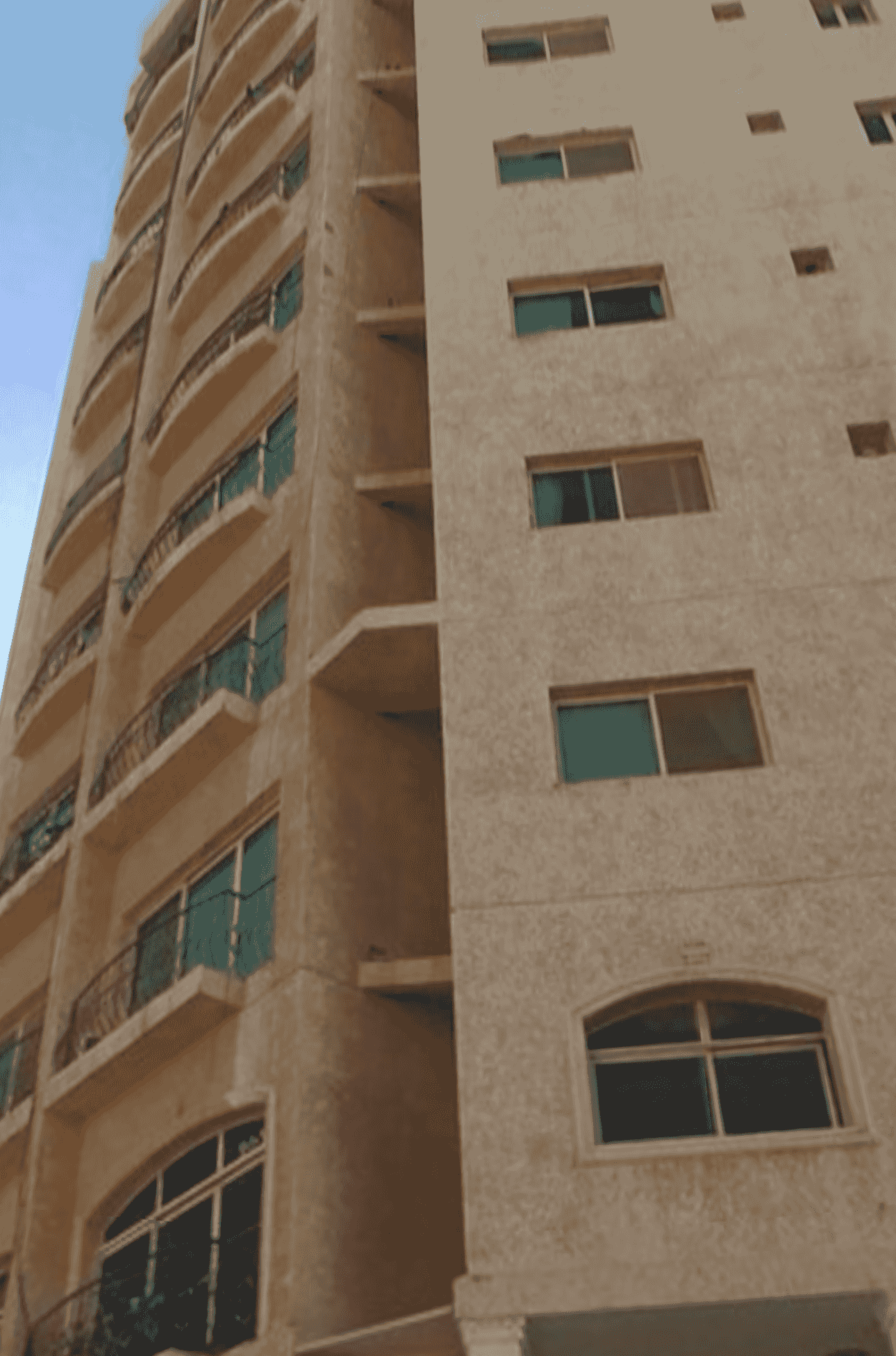 للبيع عمارة في الفروانية 772م  للبيع عمارة في الفروانية 772م